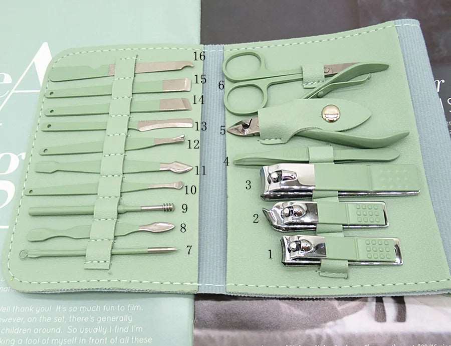 Nail grooming set