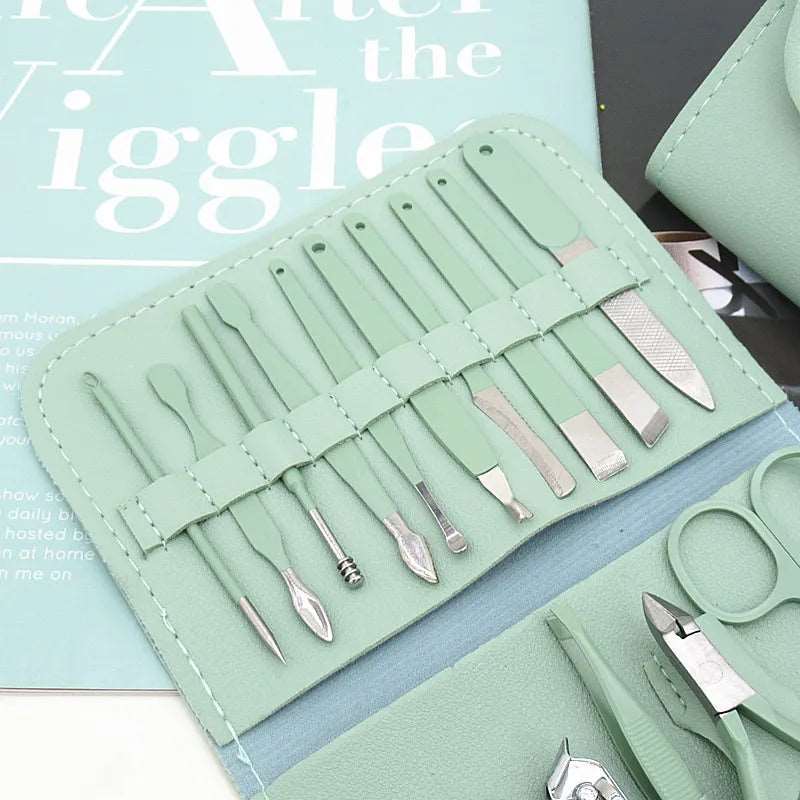 Nail grooming set